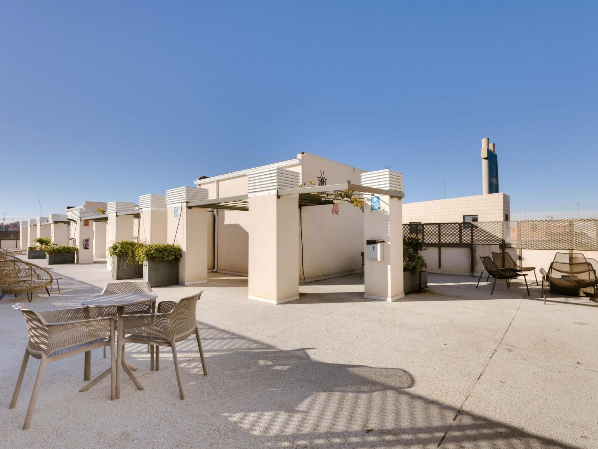 Livensa Living Studios Valencia Marina Real Exterior photo