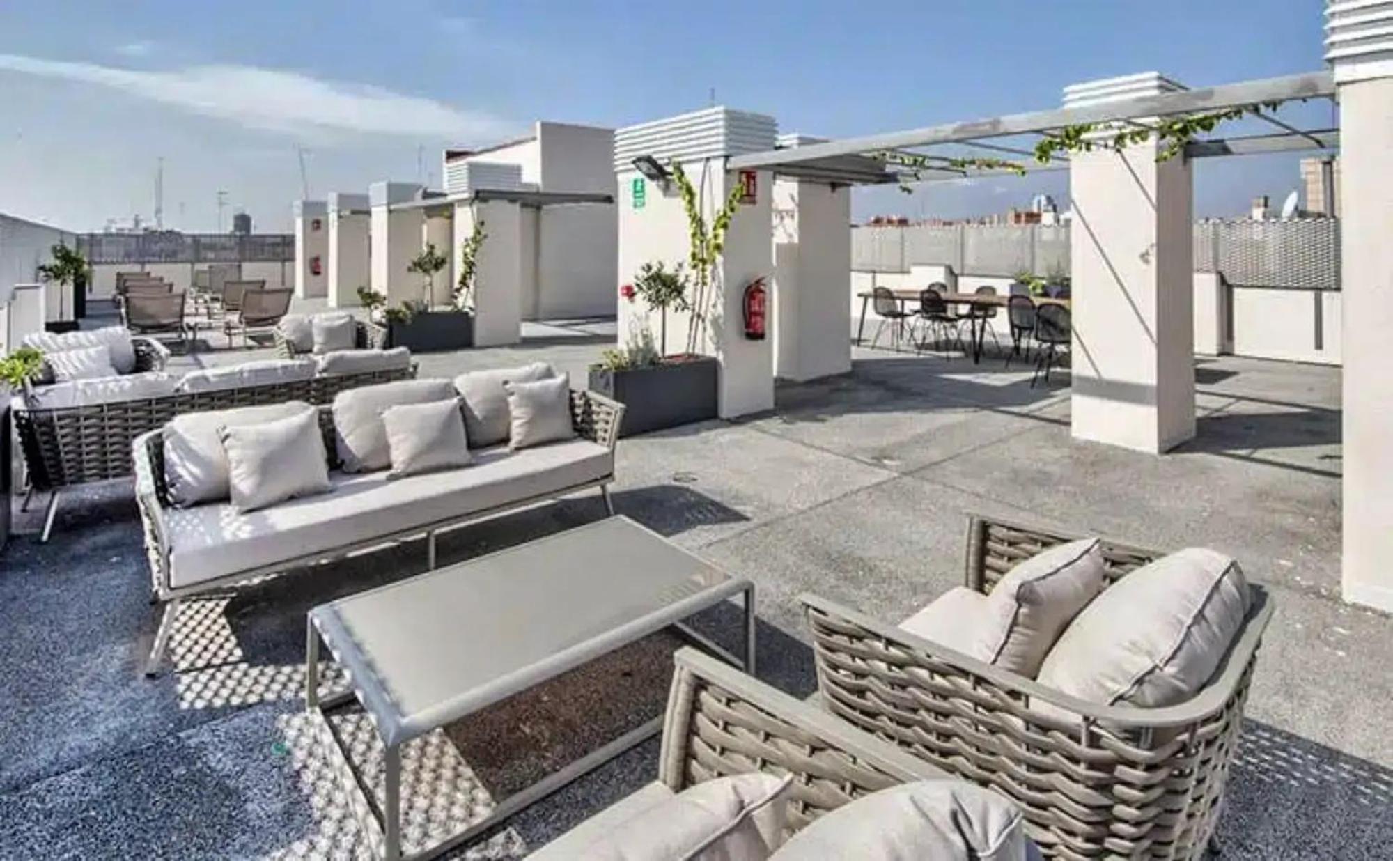 Livensa Living Studios Valencia Marina Real Exterior photo