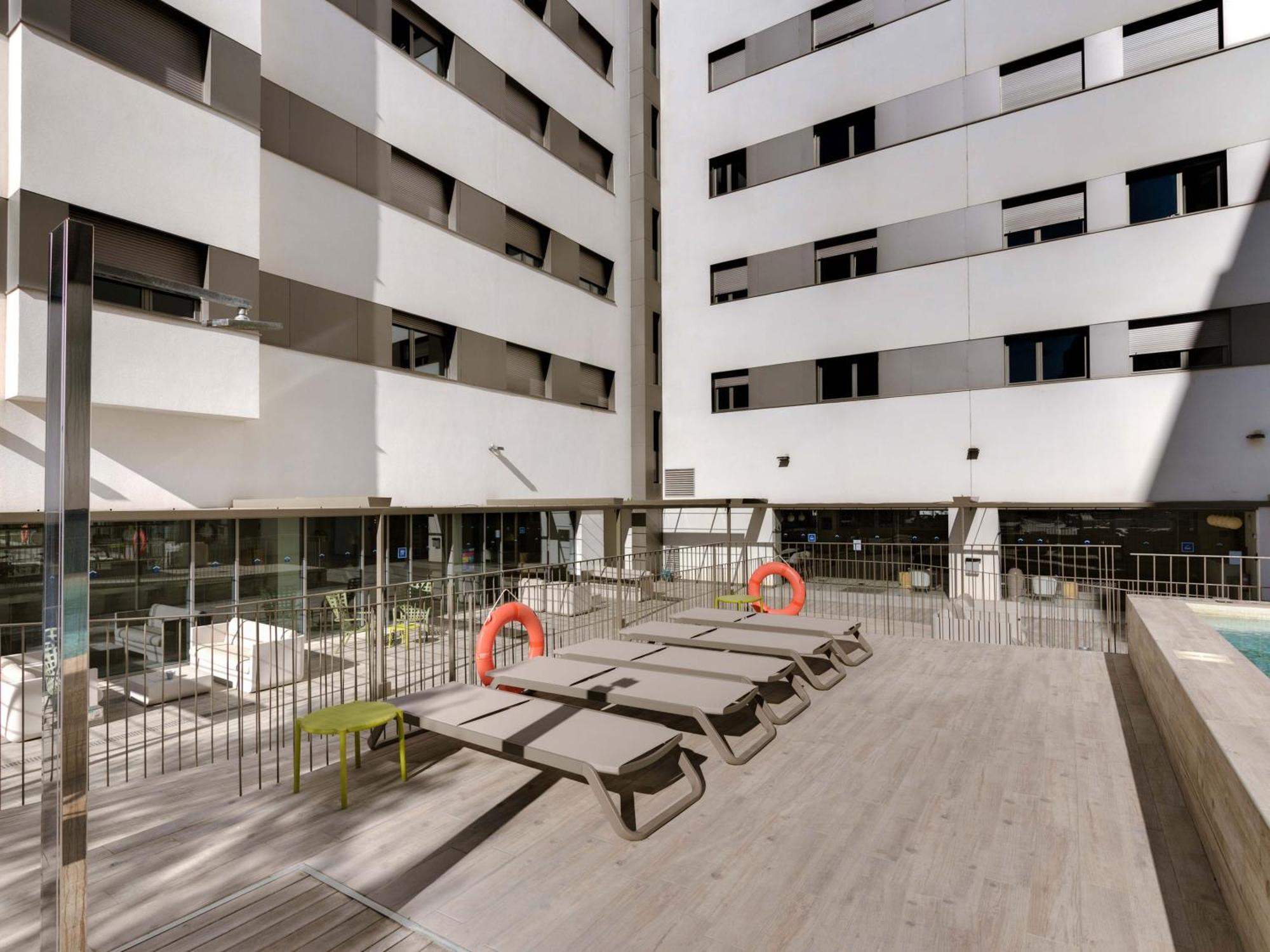 Livensa Living Studios Valencia Marina Real Exterior photo